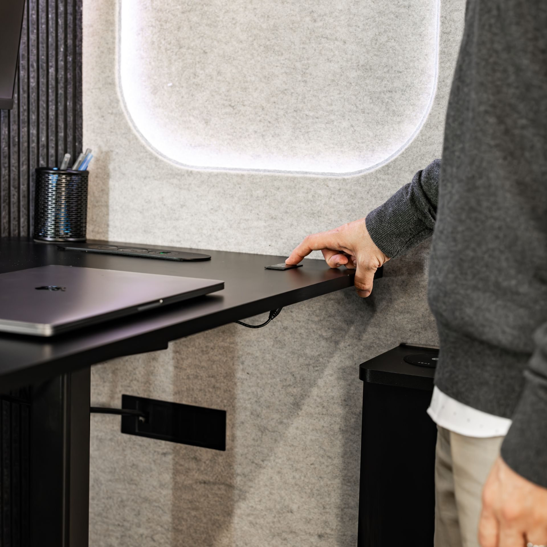 MeSpace Office Series Sit/Stand Desk Creating a controllable work environment tailored to individual preferences.