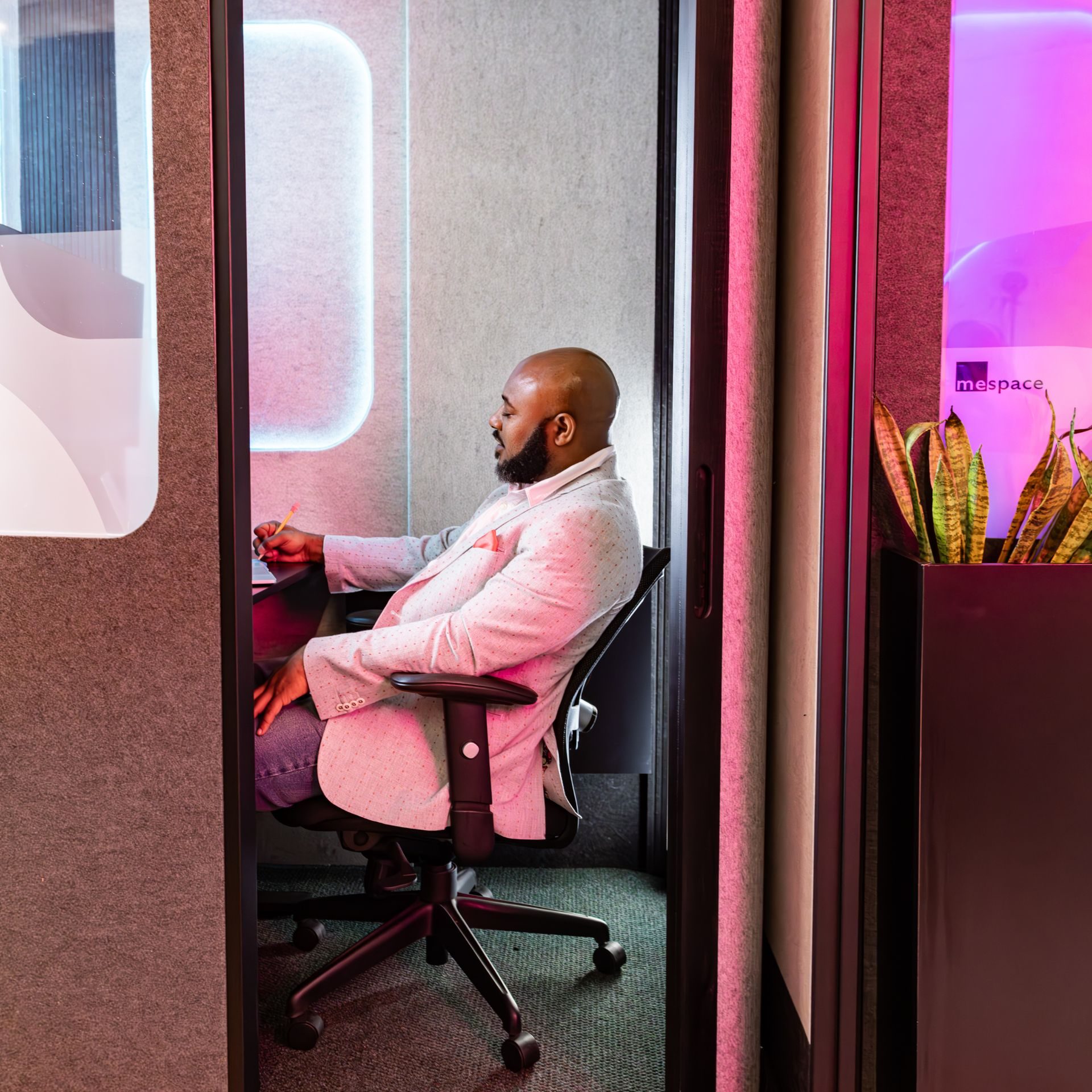 MeSpace Office Series offers a distraction-free environment that fosters a focused and efficient workflow. By curating an atmosphere that supports concentration and creativity, employees can fully immerse themselves in their tasks, leading to enhanced productivity and community.